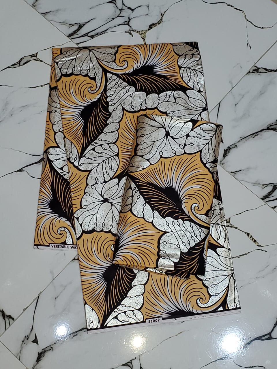 Veritable Wax Amber & Ivory Fan