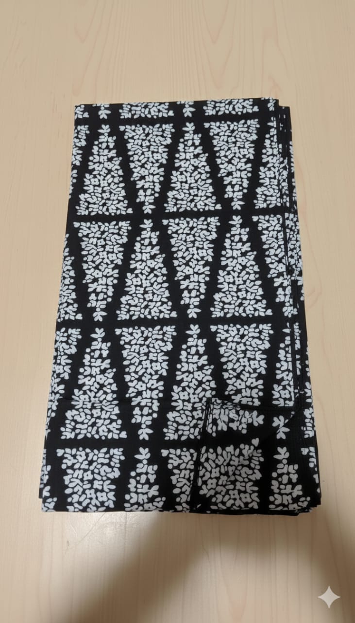 Noir Ivory Triangle Blossom